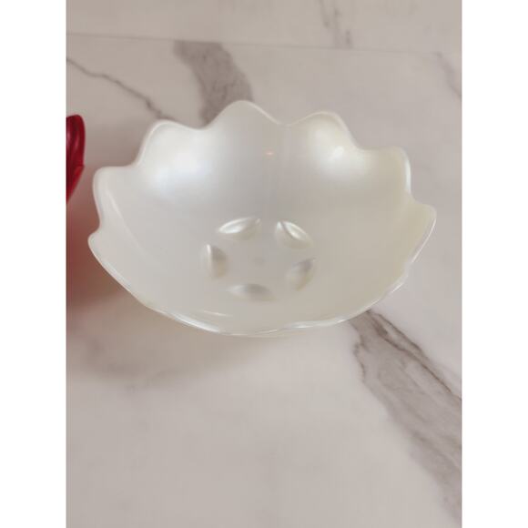 Tupperware Scalloped Shell Salad Bowl 6 3/4" Candy Dish #5443A White Red x2 - Picture 3 of 11